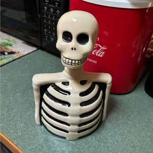 Skeleto by Los Azulejos. Empty bottle.